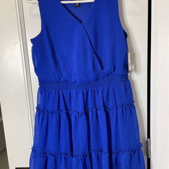 Gorgeous Blue Girls Dress!   NWT - Picture 5 of 8
